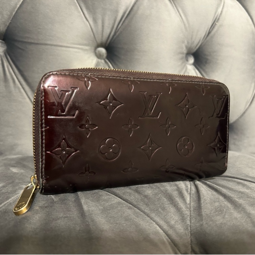 Authentic Louis Vuitton Vernis Zippy Wallet